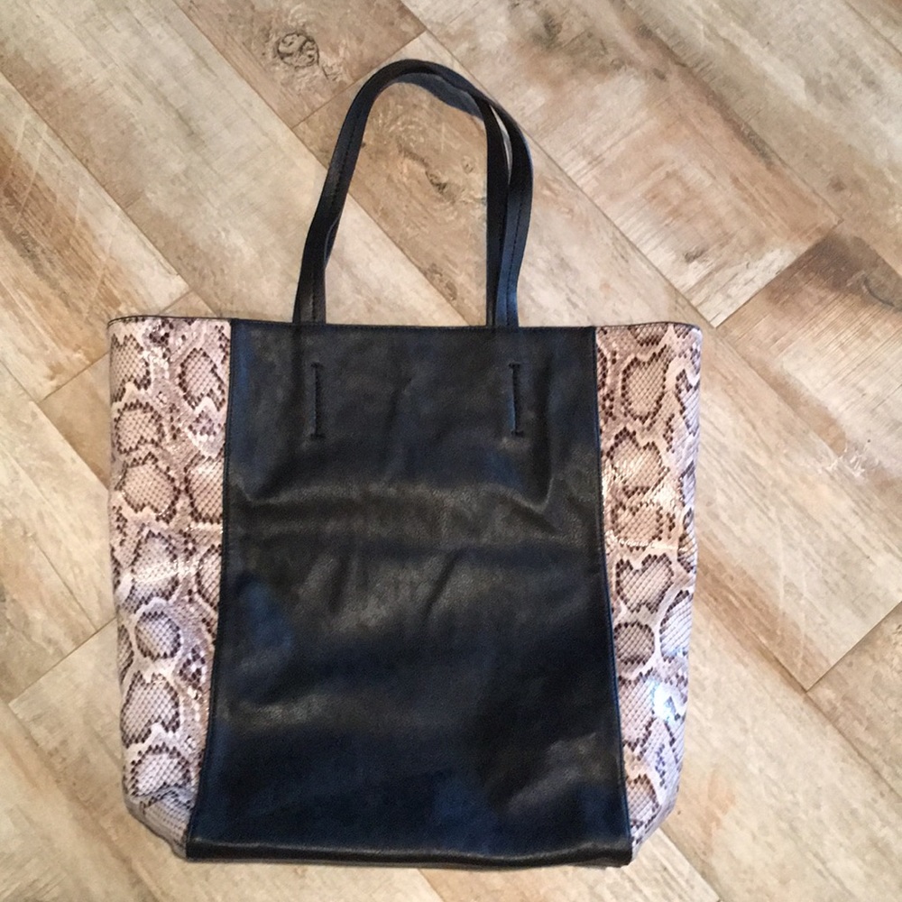 Ann Taylor Olli tote bag